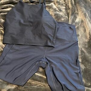 Old Navy "in the navy" power soft set. Size L.